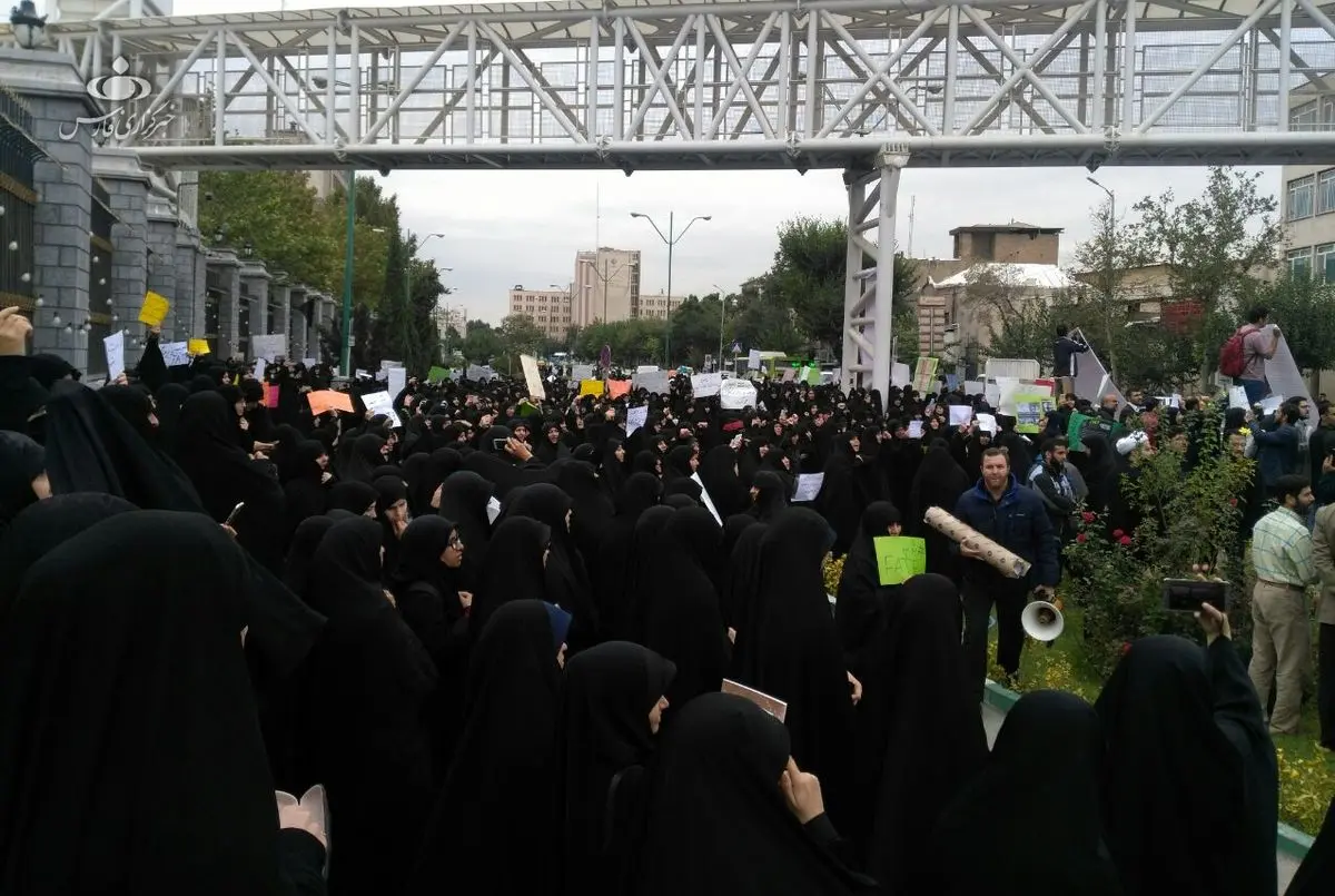 شعار تجمع کنندگان بعد از تصویب CFT: عزا عزاست امروز، روز عزاست امروز