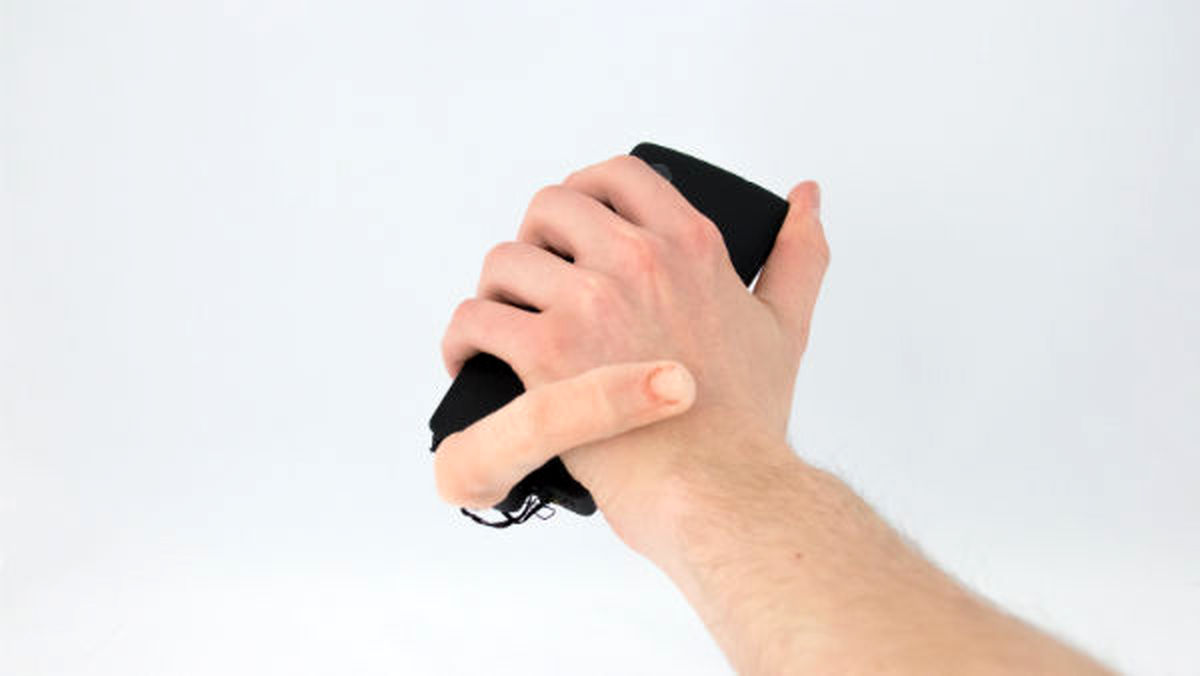 تلفن هوشمند شما با MobiLimb دستتان را نوازش می کند