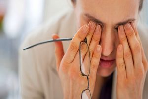 10 عادتی که صدمات زیادی به بینایی شما می زند