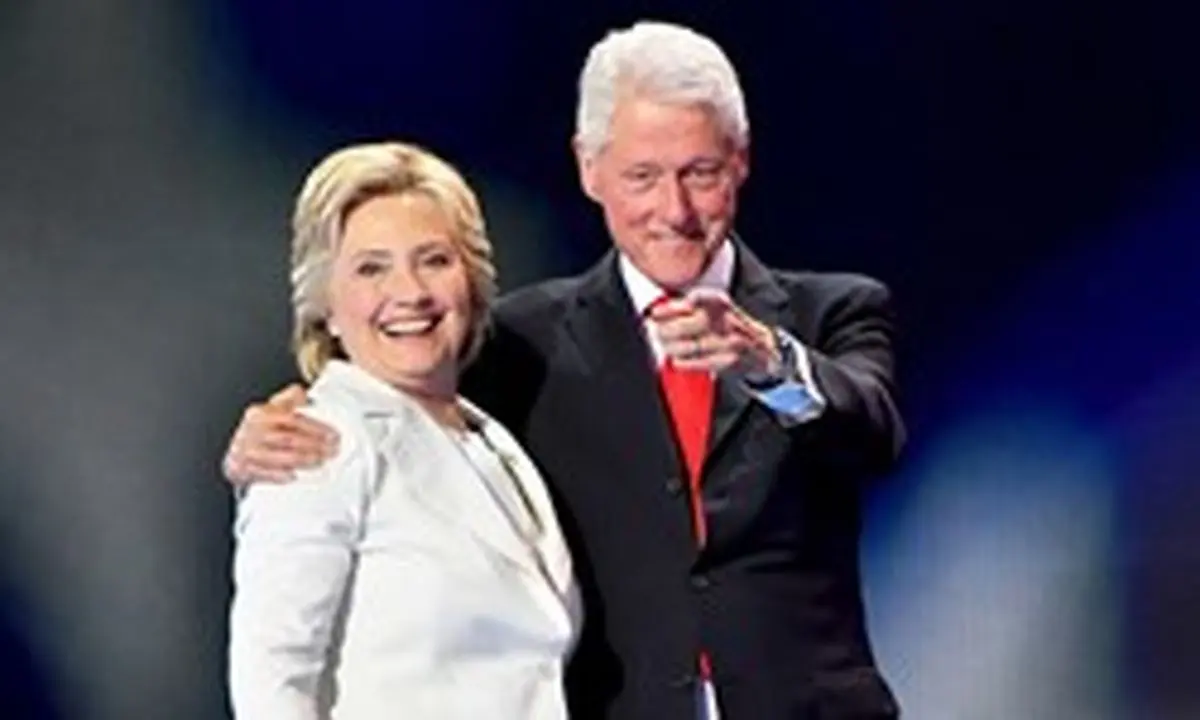 «هیلاری و بیل کلینتون» روی صحنه می‌روند