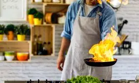 وقتی ماهی‌تابه دچار آتش میشود باید چکار کرد؟