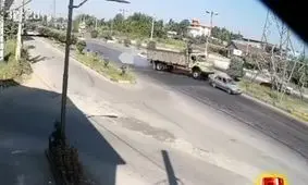 برخورد شدید کامیون با دکل برق