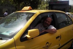 نرخ کرایه تاکسی در شیراز هنوز افزایش نیافته؛ رانندگان لاستیک رایگان می‌گیرند