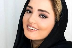 ژست متفاوت نرگس محمدی در خودروی لاکچری