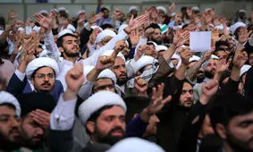 گل سر، کلاه لبه‌دار، موی زنانه و مساله‌ای به نام تحریک