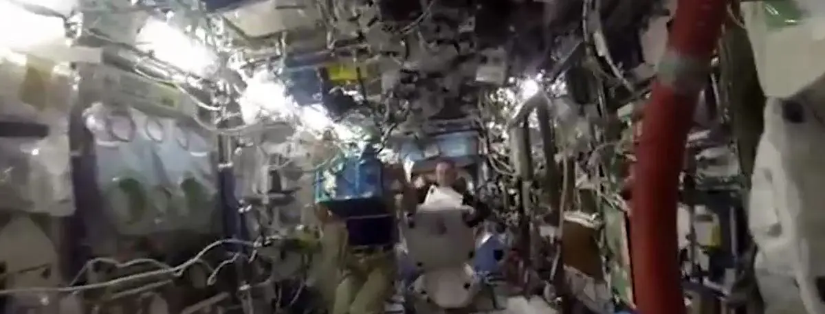 عبور فضانوردان از این تونل