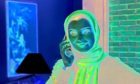 وقتی خانم بازیگر با ماشینش سِت می کند/عکس