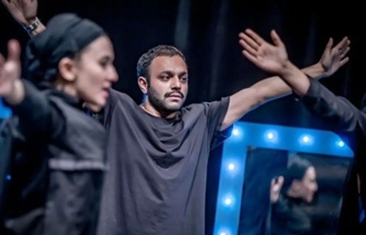 نمایشی که صدای تماشاچی را درآورد/اجرای نمایش یا تبلیغ آموزشگاه آقای بازیگر