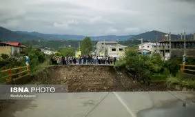 شریعتمداری: بیش از ۳۰ واحد صنعتی در اثر سیل آسیب جدی دیدند