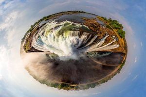 عکس پانوراما از آبشاری در زیمبابوه
