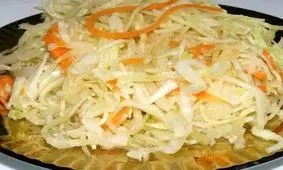 آشنایی با روش تهیه‌ی سالاد کلم برگ