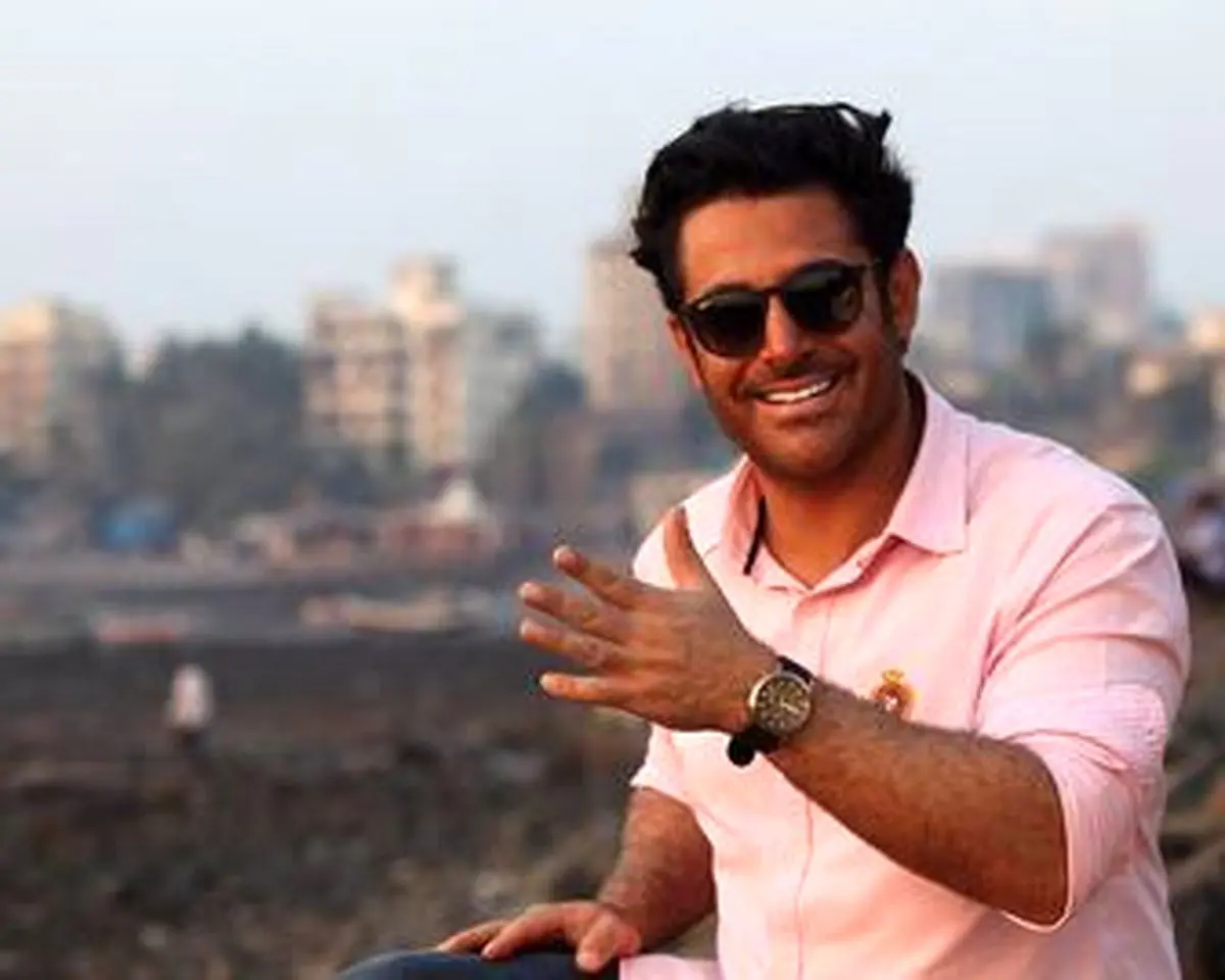 دردسرهای خوش‌تیپی آقای سوپراستار!