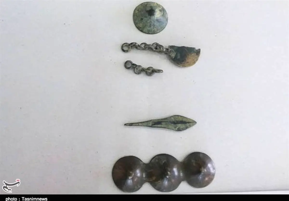 کشف اشیاء عتیقه در هامون