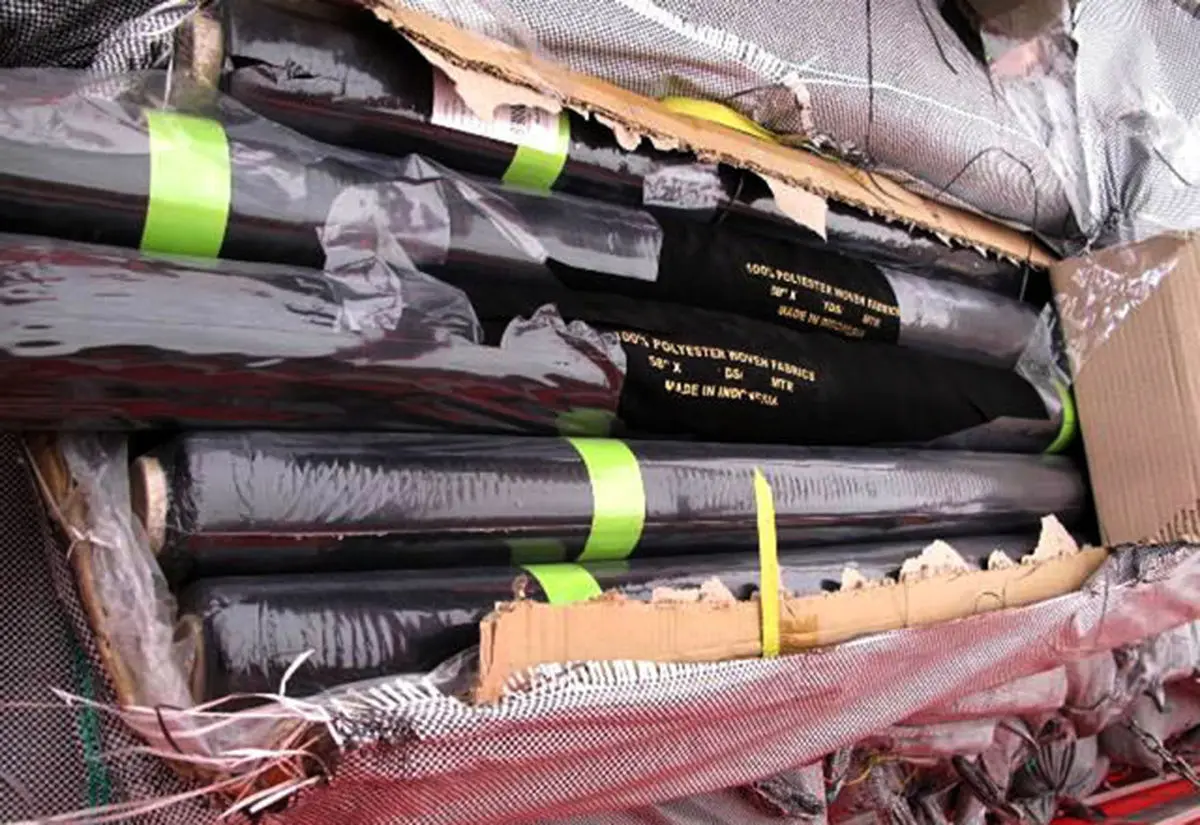 کشف محموله پارچه قاچاق در بندر لنگه