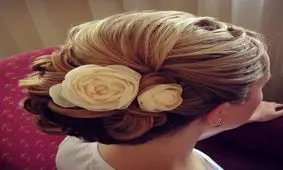 مدل شینیون با تزیین گل طبیعی و مصنوعی