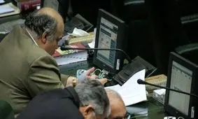 مشاوره دادن در توئیتر و موبایل‌بازی در صحن علنی!