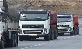 ترافیک سنگین در مرز چذابه به دلیل حضور کامیون‌های حمل بار+فیلم