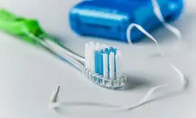 فواید فوق‌العاده استفاده از نخ دندان