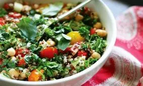 سالاد کوینوا پیشنهادی سبک و مقوی برای شام