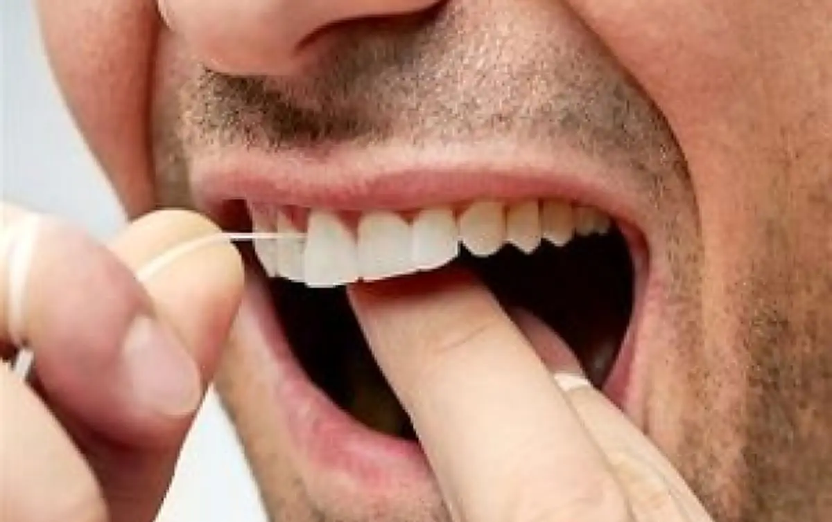 چرا باید از نخ دندان استفاده کنیم؟