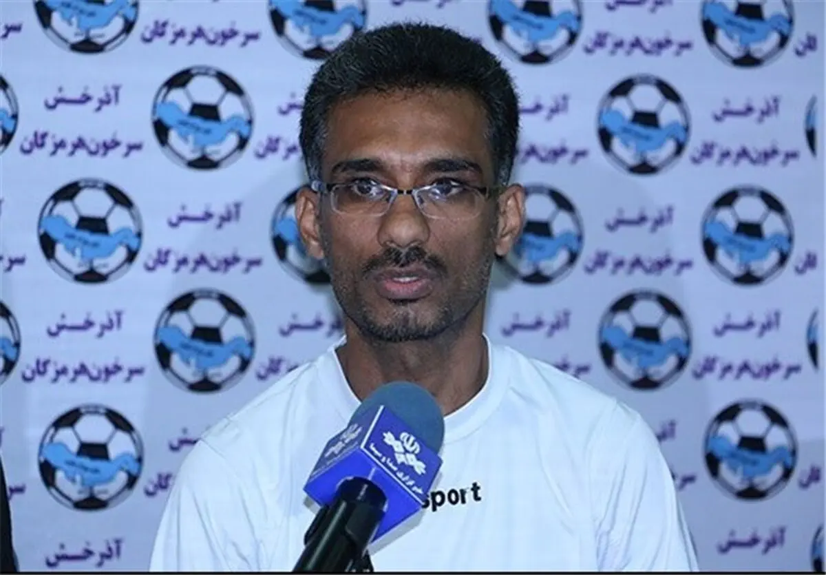 سرمربی آذرخش بندرعباس: داور نتیجه بازی با مس را عوض کرد