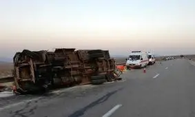 بارش باران و لغزندگی سطح جاده عامل تصادف اتوبوس راهیان نور