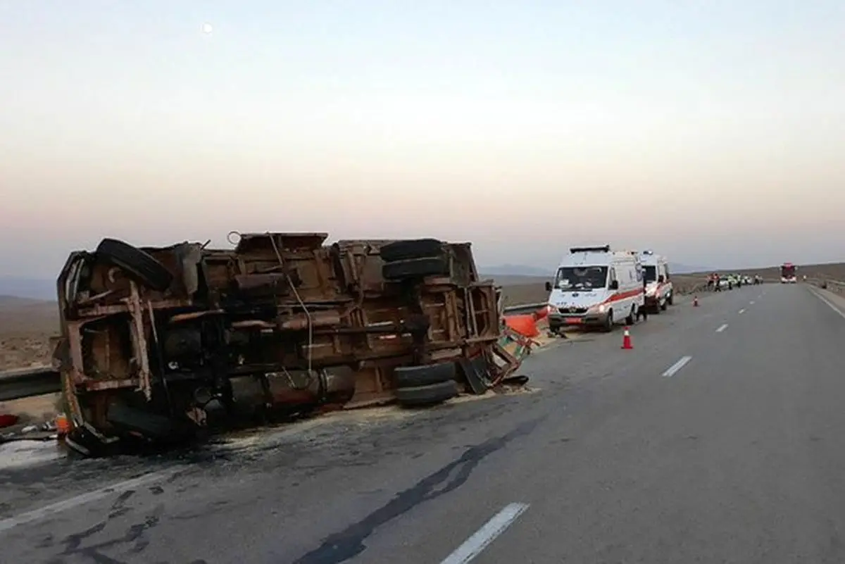 بارش باران و لغزندگی سطح جاده عامل تصادف اتوبوس راهیان نور