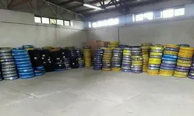 کشف ۷۰۰ حلقه لاستیک خودروی احتکار شده در زنجان