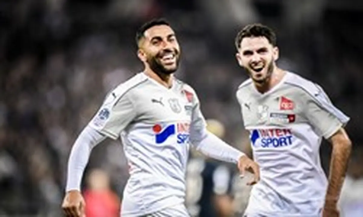 پیراهن قدوس جایزه برای هواداران آمیان شد+عکس