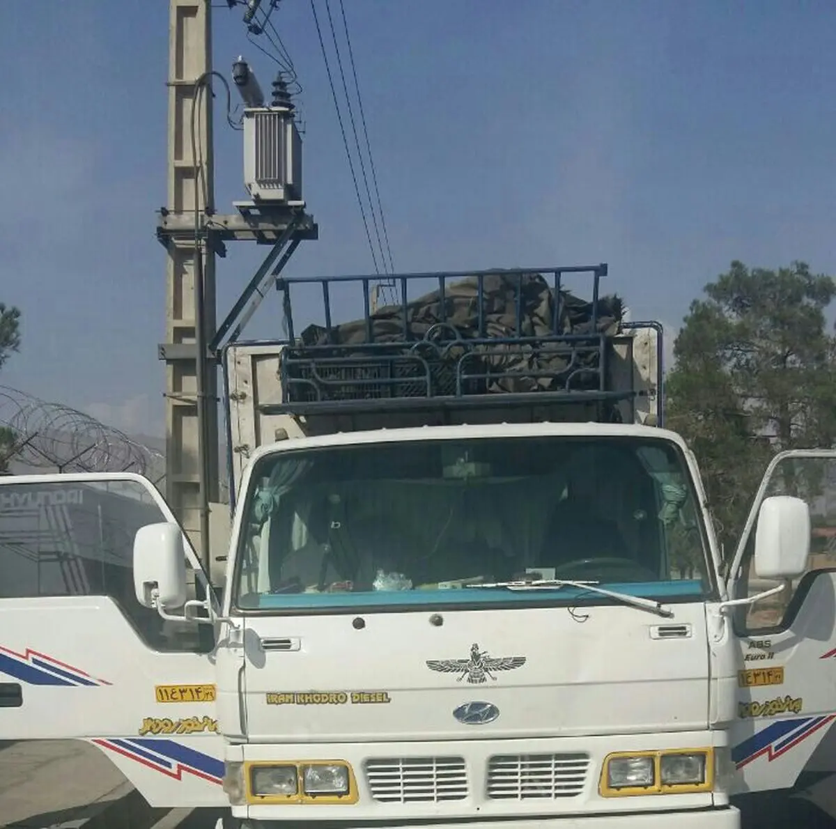 محبوس شدن راننده داخل خودرو و گاز گرفتگی