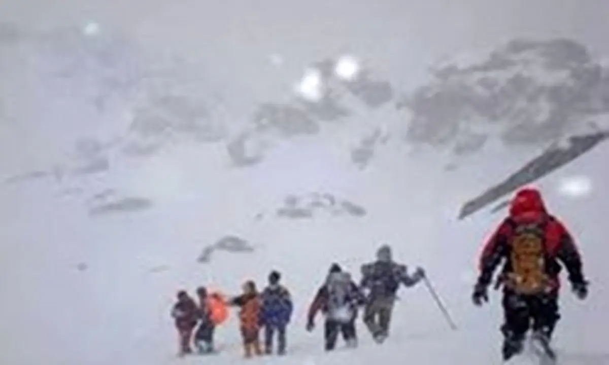 19 کوهنورد در راه صعود به قله «کلکچال» زمین‌گیر شدند