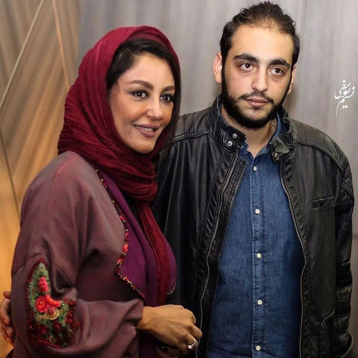 بوسه پسر شقایق فراهانی بر صورت مادرش/ عکس