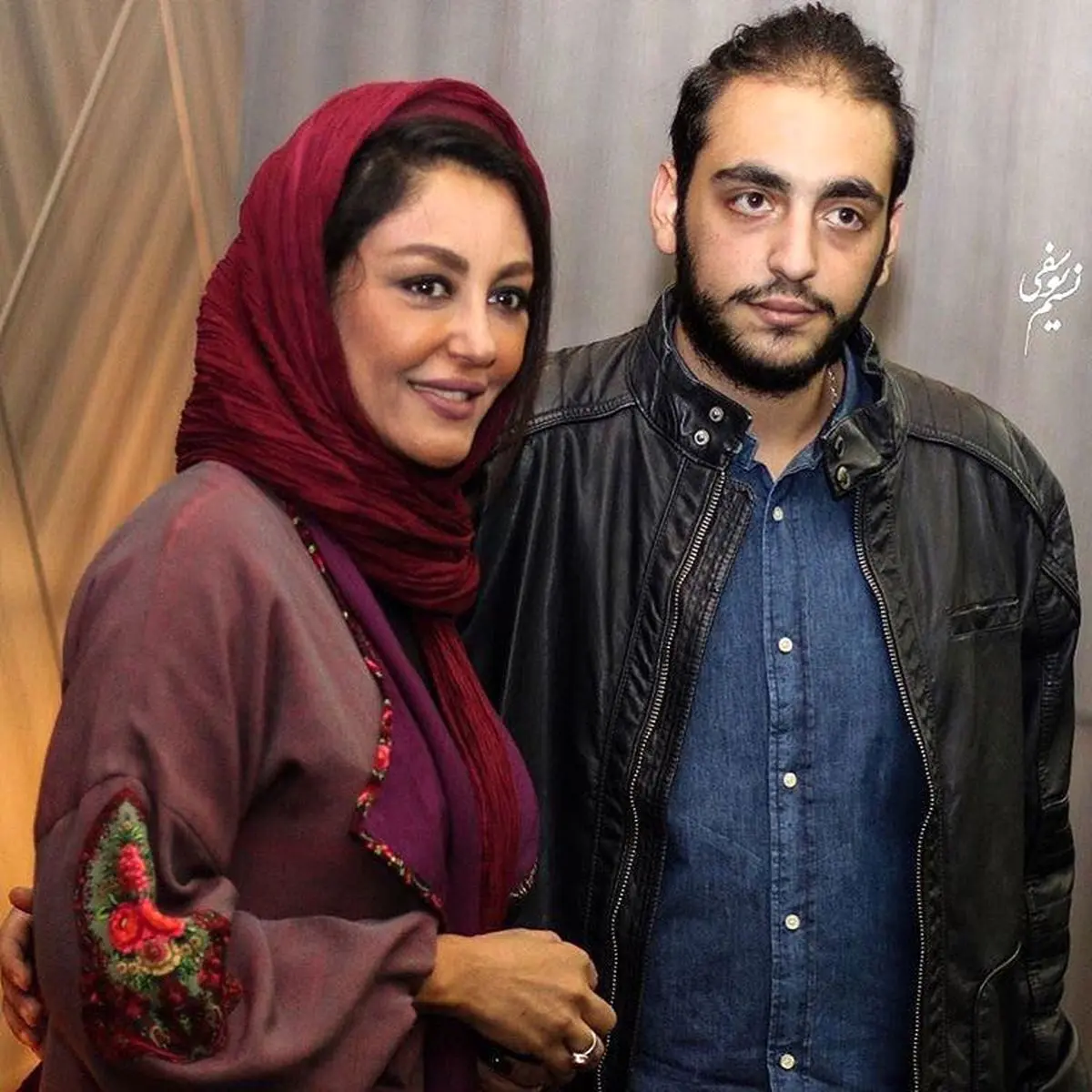 بوسه پسر شقایق فراهانی بر صورت مادرش/ عکس