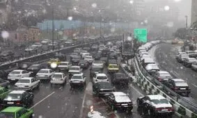 ترافیک نیمه سنگین در محور آمل_ تهران/ بارش باران در اکثر محور‌های استان‌های گیلان و زنجان