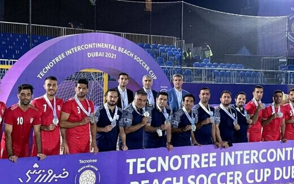 غیبت ایرانی‌ها در مراسم گالای فوتبال ساحلی به دلیل نداشتن کت‌ وشلوار