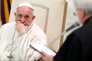 پاپ ۲ اسقف شیلیایی متهم به سوءاستفاده جنسی را خلع لباس کرد