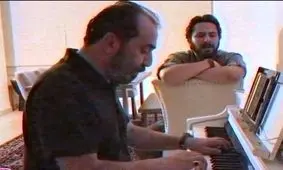 ببینید: اجرای روزبه بمانی با نوازندگی سیامک انصاری