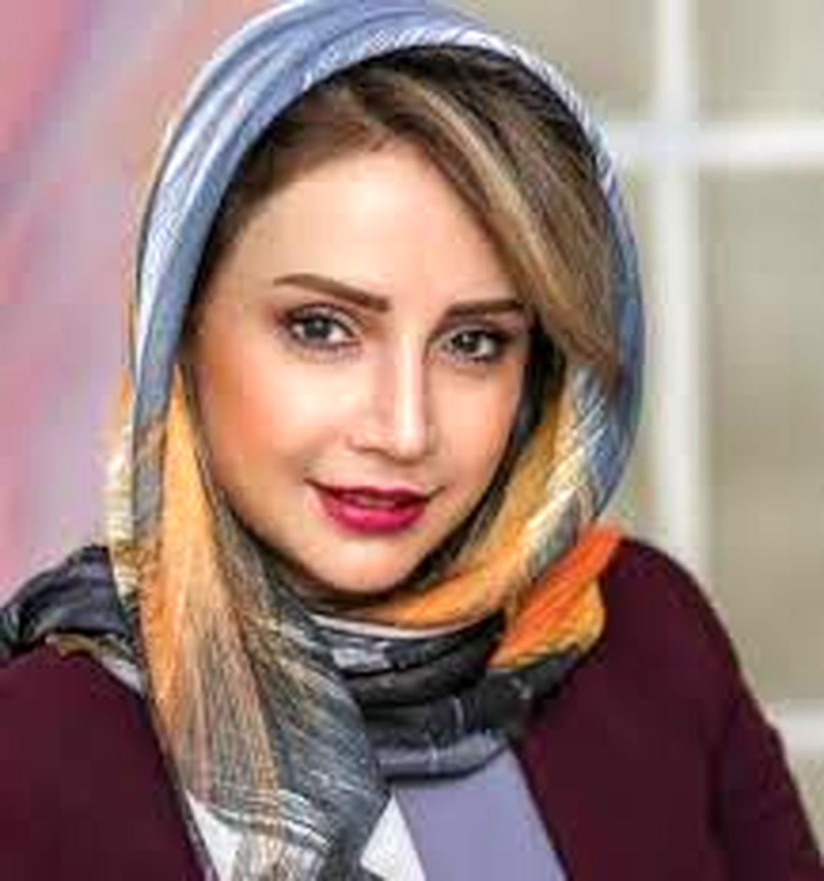 شبنم قلی خانی و مانتو پولک دارش/ عکس
