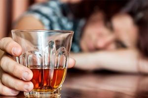 نشانه ها و عوارض مسمویت با الکل چیست