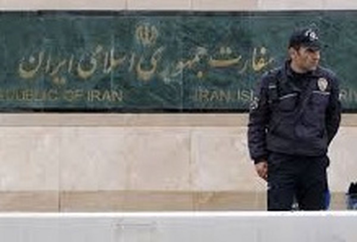 اولین ویدئو از اوضاع اطراف سفارت ایران پس از تهدید به بمب‌گذاری