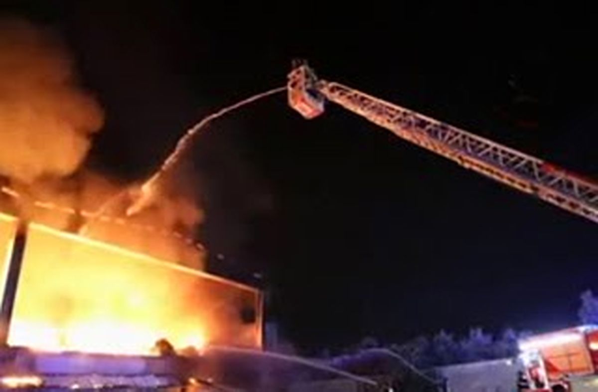 آتش سوزی مهیب در محل انباشت زباله در میلان