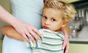 چرا نباید کودکانتان را در کنار خود بخوابانید