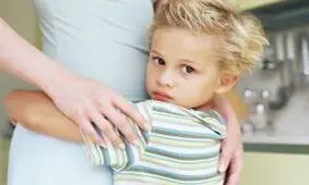 چرا نباید کودکانتان را در کنار خود بخوابانید