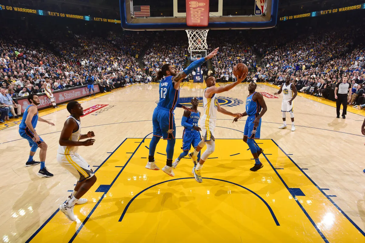 پیروزی مدافع عنوان قهرمانی NBA در اولین دیدار با درخشش استفن کری
