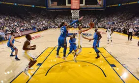 پیروزی مدافع عنوان قهرمانی NBA در اولین دیدار با درخشش استفن کری