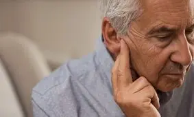 رشد دادن موهای گوش برای جلوگیری از کم‌شنوایی!