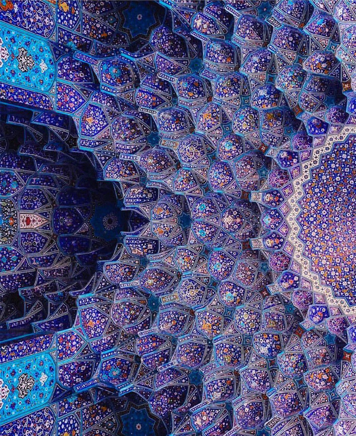 تصویری بی نظیر از کاشیکاری مسجد امام اصفهان