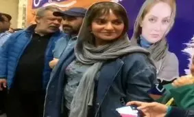 سلفی گرفتن مهناز افشار و محسن تنابنده در حاشیه یک مراسم