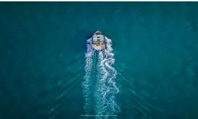 تصویری ناب از آب آبی خلیج فارس