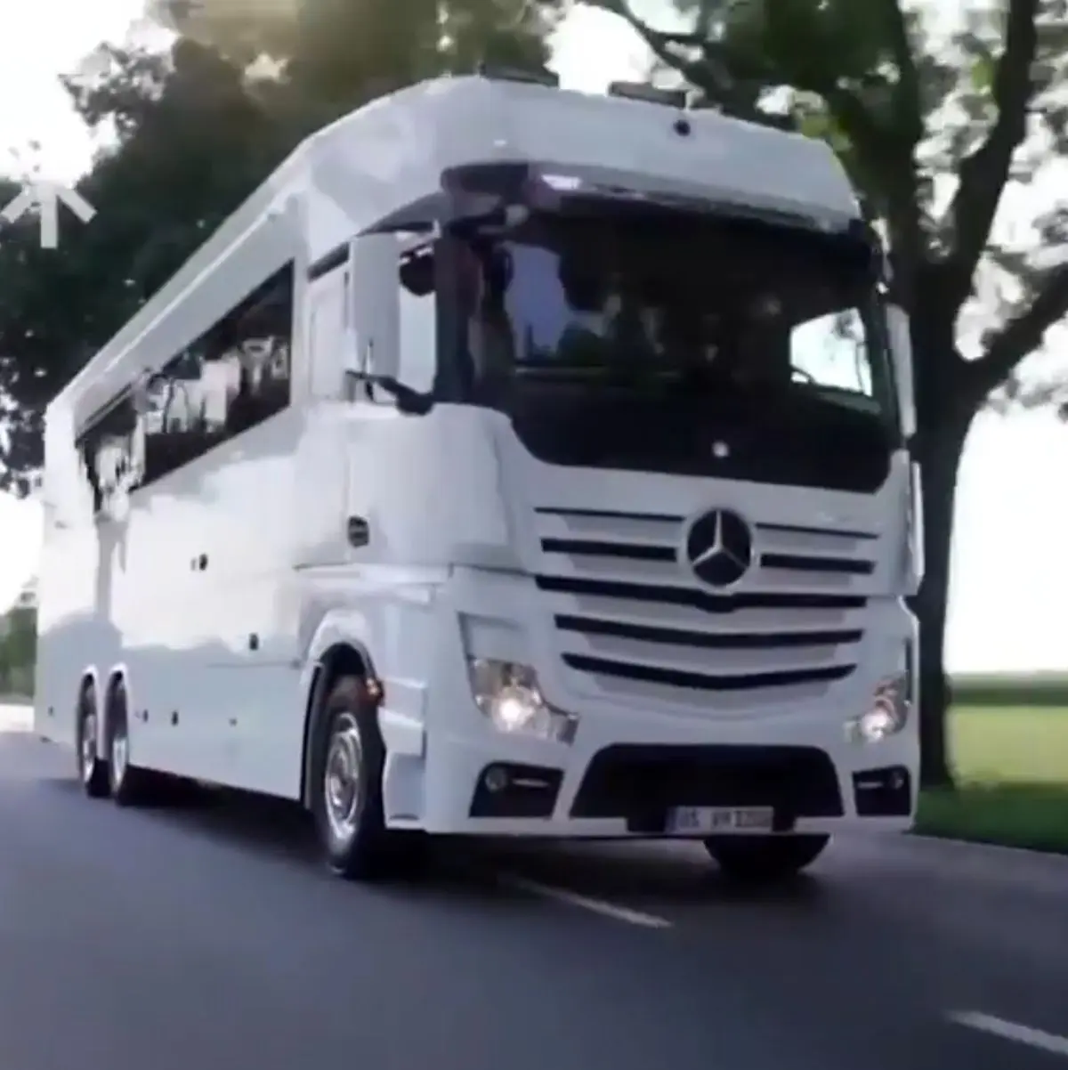 یک اتوبوس بنز یا یک هتل سوپرلوکس همراه؟